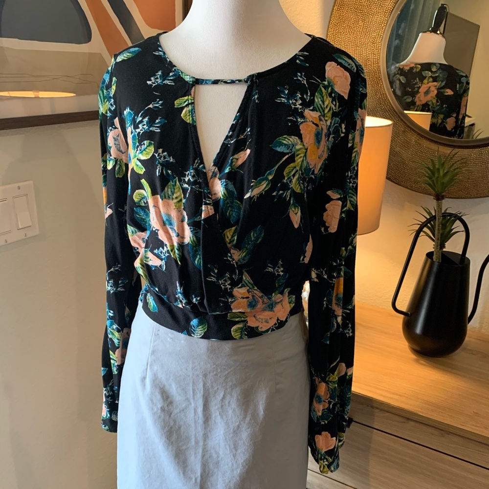 Long sleeve crop top